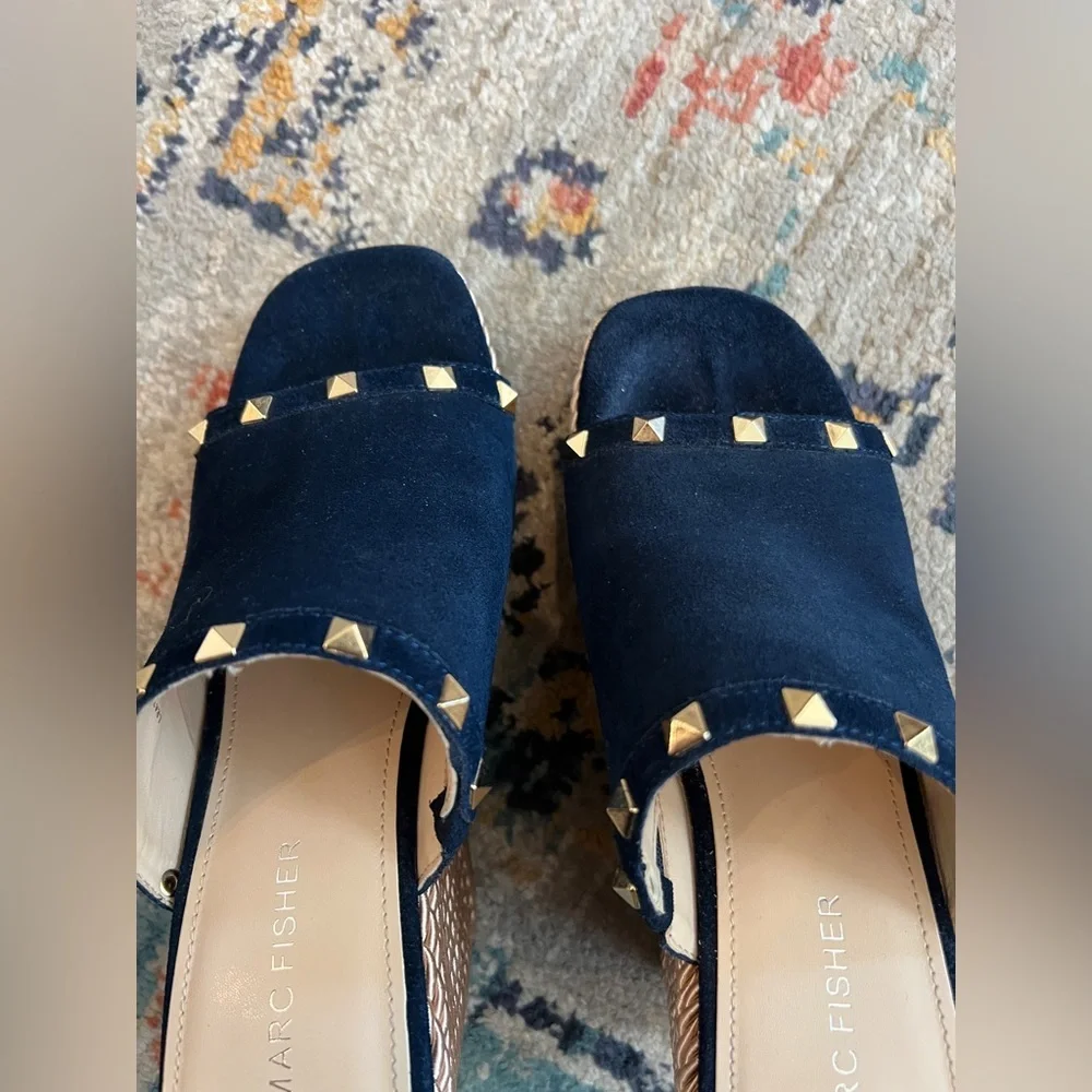 Marc Fisher Zyme2 blue Leather platform wedge sandal gold-tone studs Women’s‎ 8